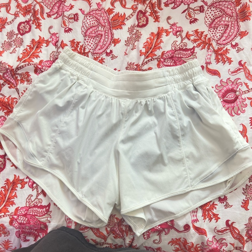 Lululemon white hotty hot 4 inch low rise shorts
